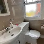 Modern 1-Bed Studio In London