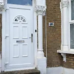 Modern 1-Bed Studio In London