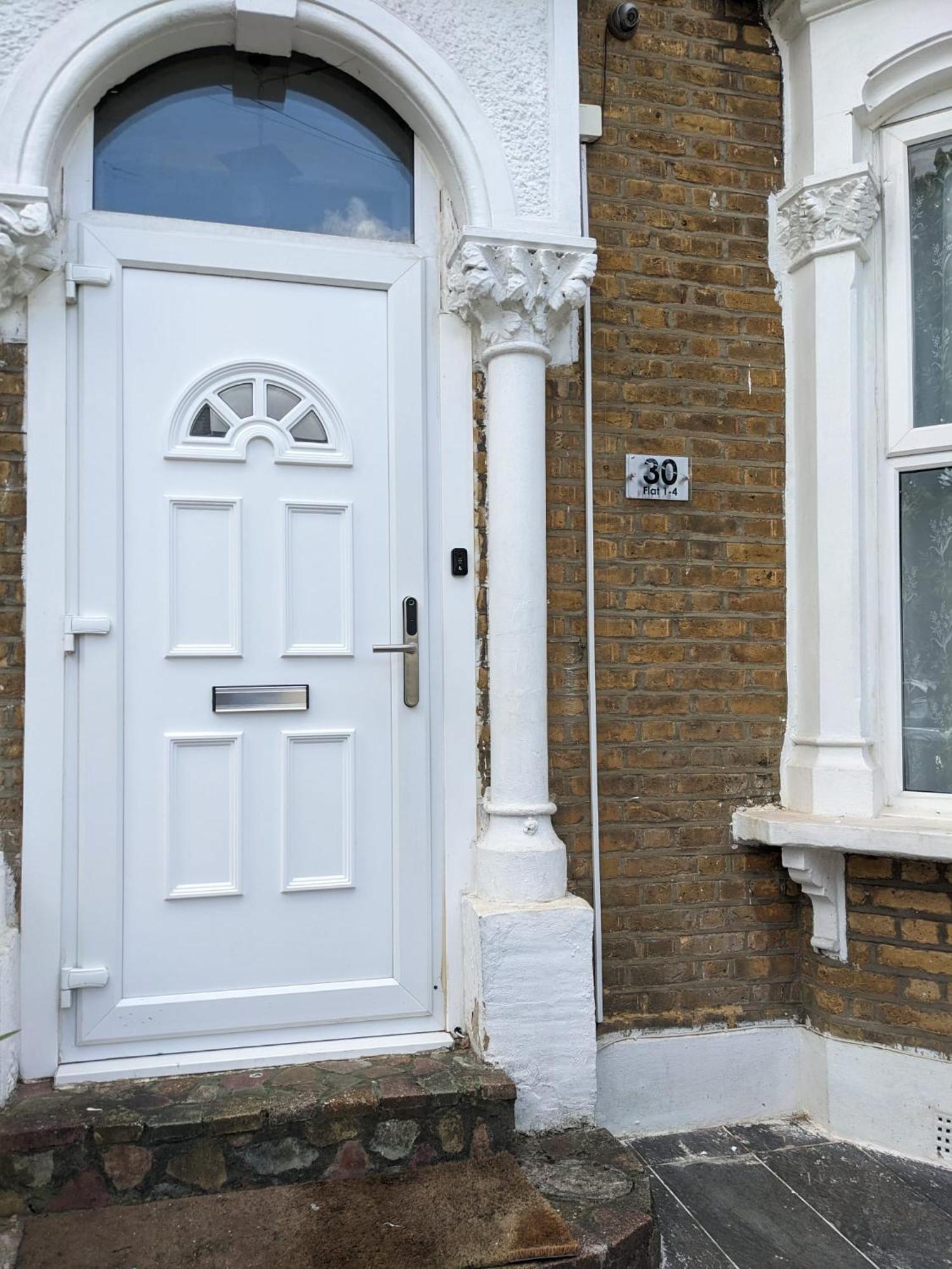 Modern 1-bed In Londra